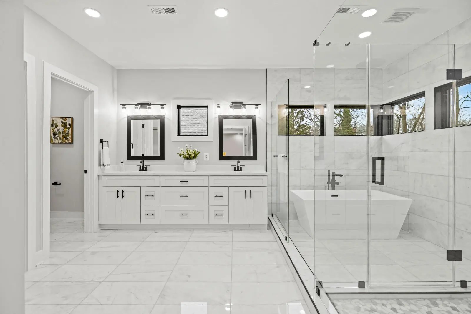 How to Make a Small Bathroom Look Larger